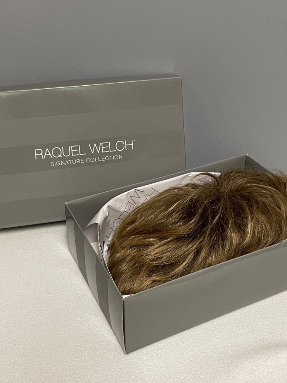 Rachel Welch Wig, Winner, Buttered Toast, Average, New with Tags - Picture 9 of 9